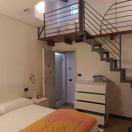 La Casa Gialla * Ortonovo