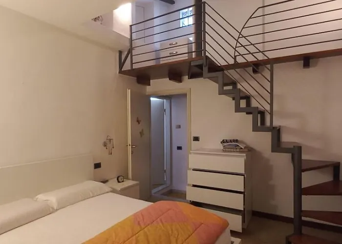 La Casa Gialla * Ortonovo